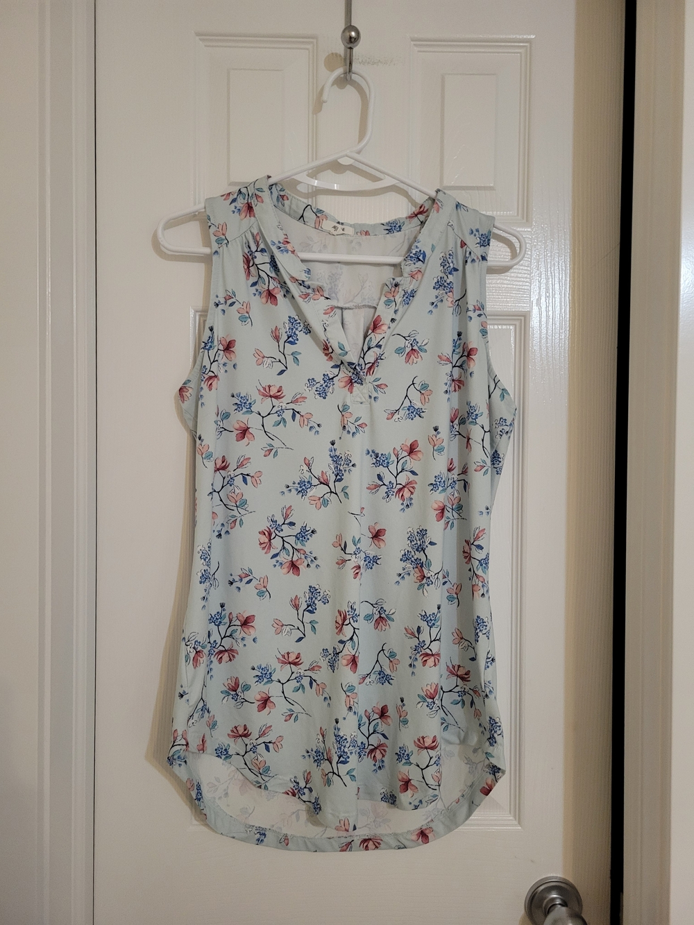 Ardene Floral V-Neck Sleeveless Camisole in Light Blue with Red and Blue Flowers